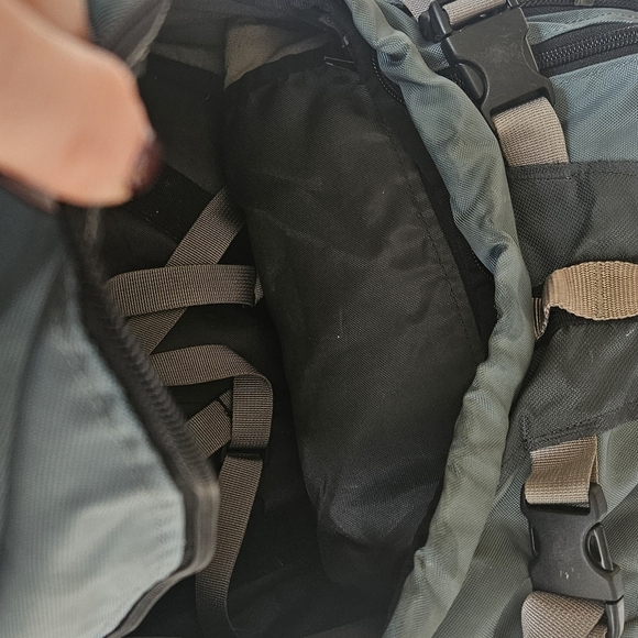 REI Traverse 31L Lightweight Convertible Backpack Duffle Bag Green & Grey GUC - Picture 8 of 12